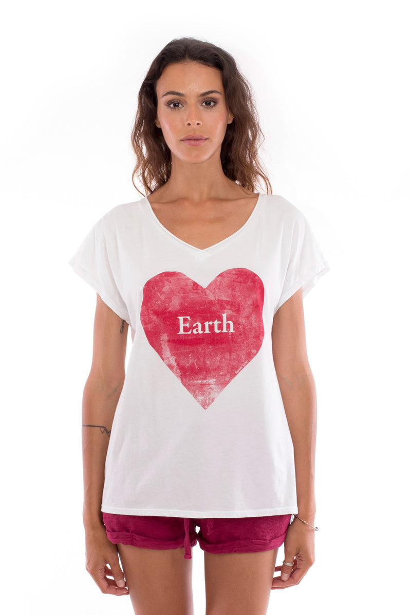 Love earth - V Neck - Loose Fit - Top - Colour White and sunset mini shorts - Colour Garnet -2