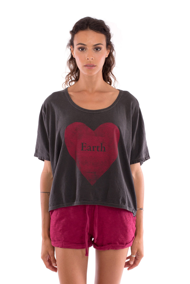 Love Earth - Round Neck - Loose Fit - Top - Colour Anthracite and sunset mini shorts - Colour Garnet - 2